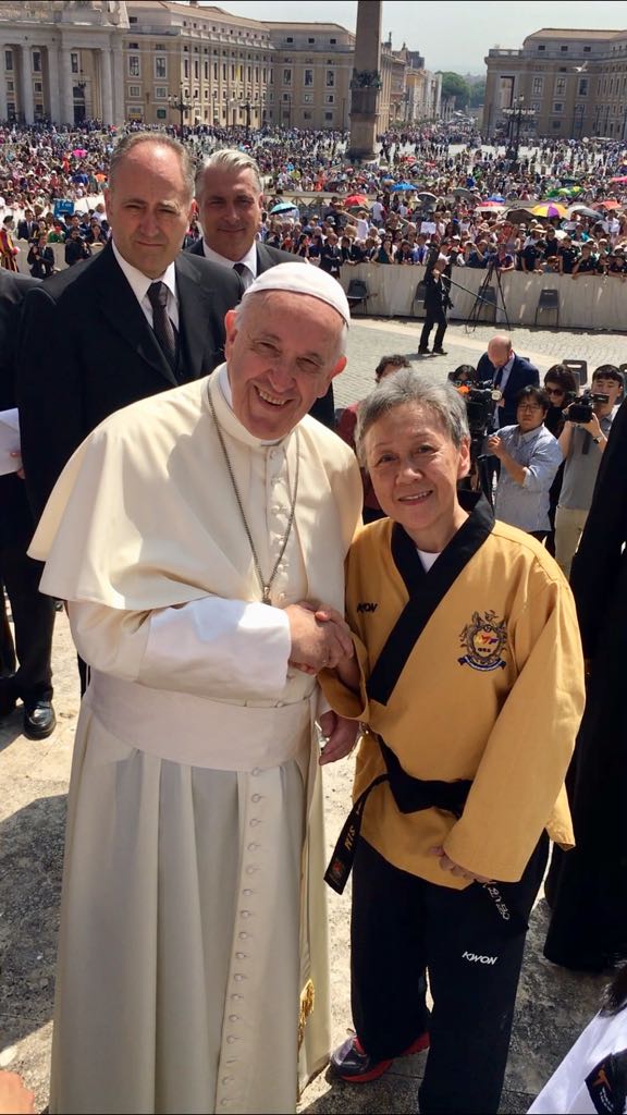 Sister Linda Sim Meets the Pope at Vatican City